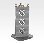 三面灰口铸铁塔式夹具，配有 UNILOCK 零点夹紧系统