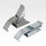 钢制或不锈钢弹片搭扣，承载力可达 500 N，带隐藏式旋拧孔