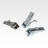 带金属拉环的钢制或不锈钢可调搭扣，承载力可达 1000 N，能看到旋拧孔，短款